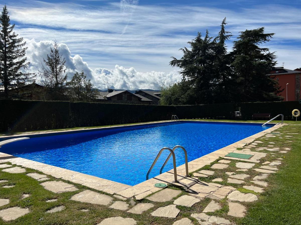 Piso Puigcerda Vistas Y Piscina Apartman Kültér fotó