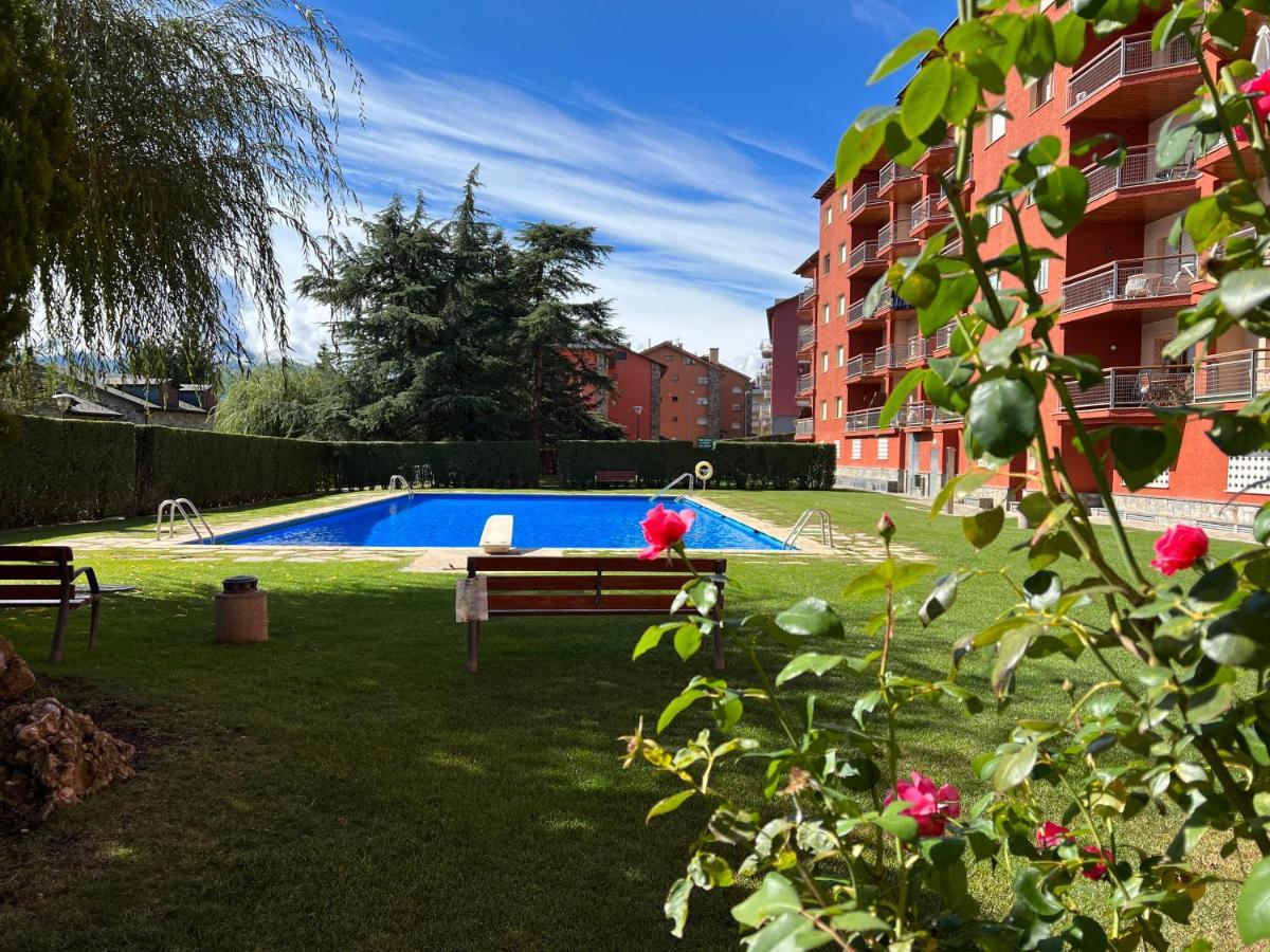 Piso Puigcerda Vistas Y Piscina Apartman Kültér fotó