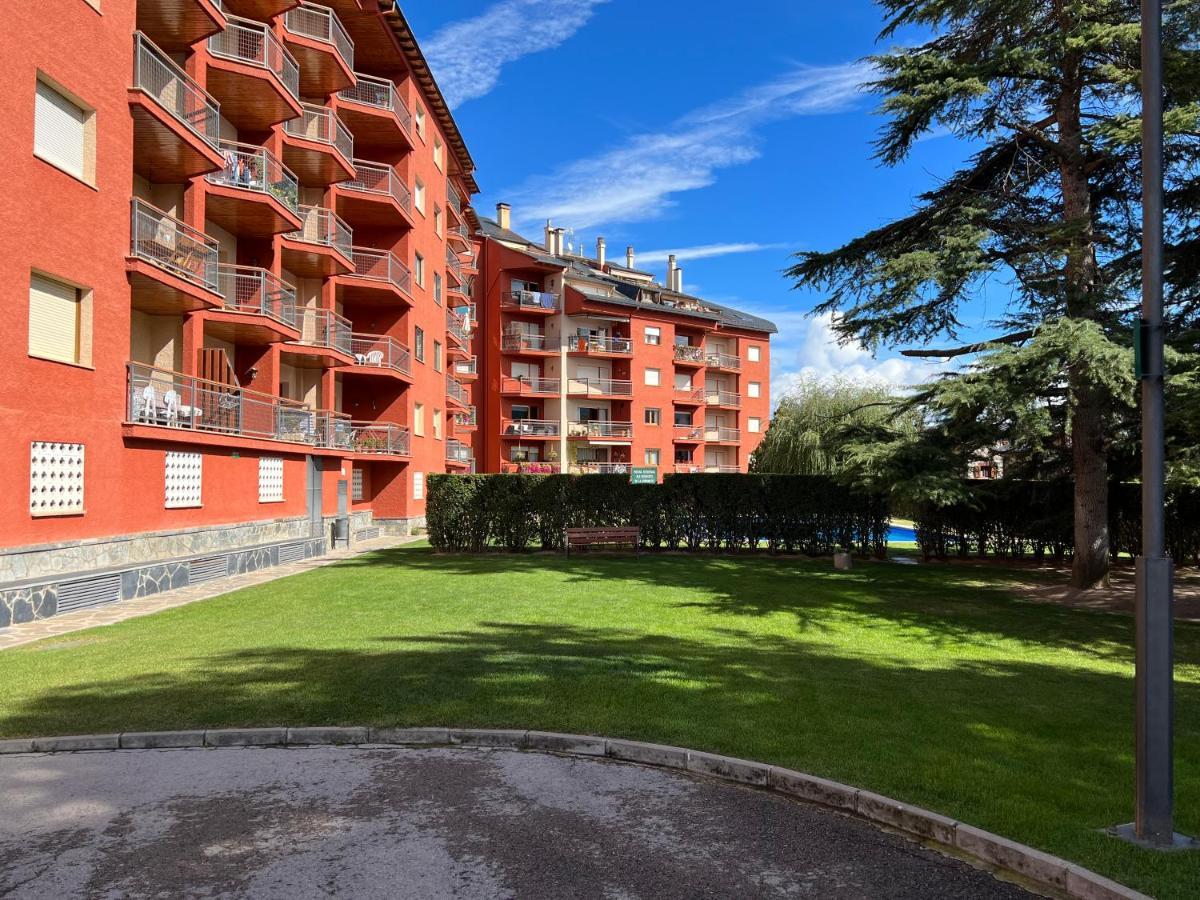 Piso Puigcerda Vistas Y Piscina Apartman Kültér fotó